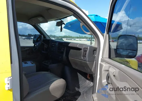 2014 Chevrolet Express 2500 Work Van z USA, uszkodzony, nr VIN 1GCWGFBA5E1175862